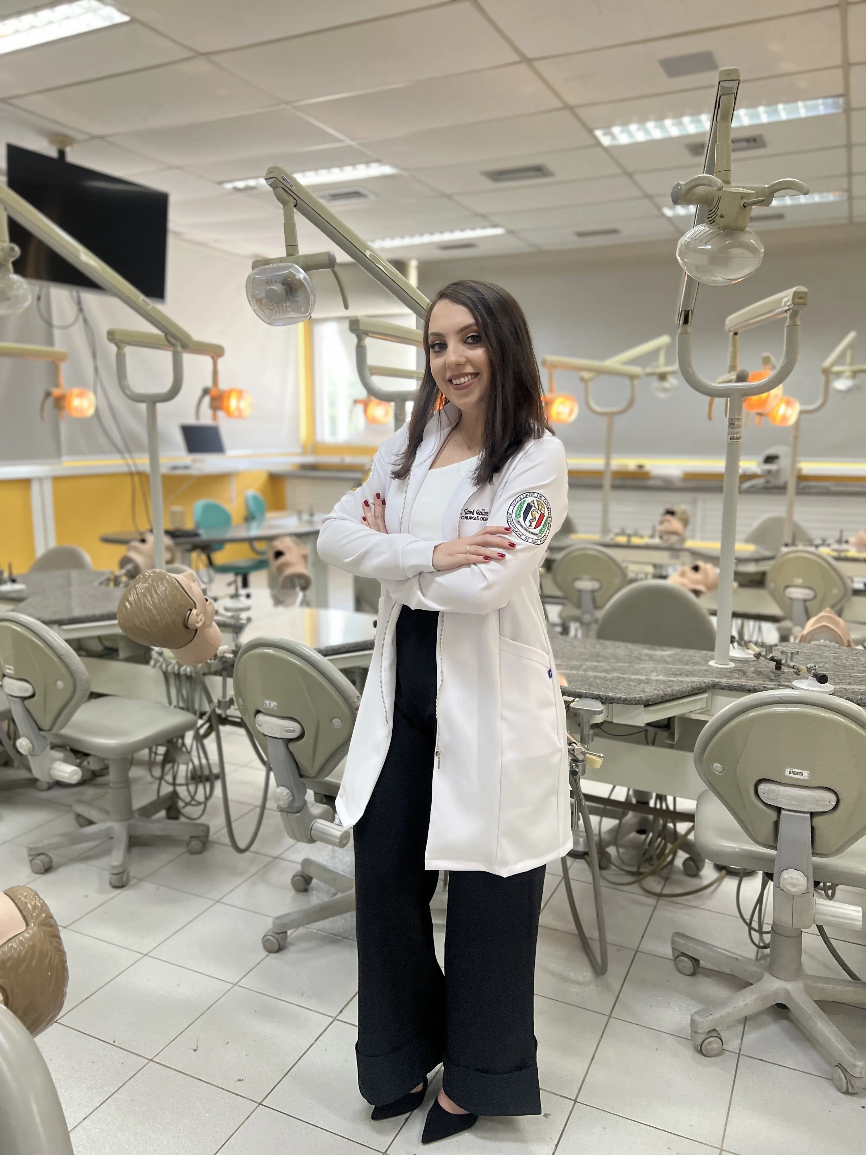 Dra. Tainá Belline — Extrações Dentárias